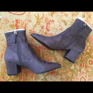 🆕💖Steve Madden Blaire Pointed Toe Bootie Gray